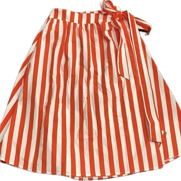 Red and white striped skirt and top set from ban.do - Picture 4 of 6
